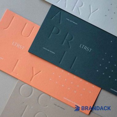 Custom Printed Good Embossed Gloss Business Cards to Stand Out