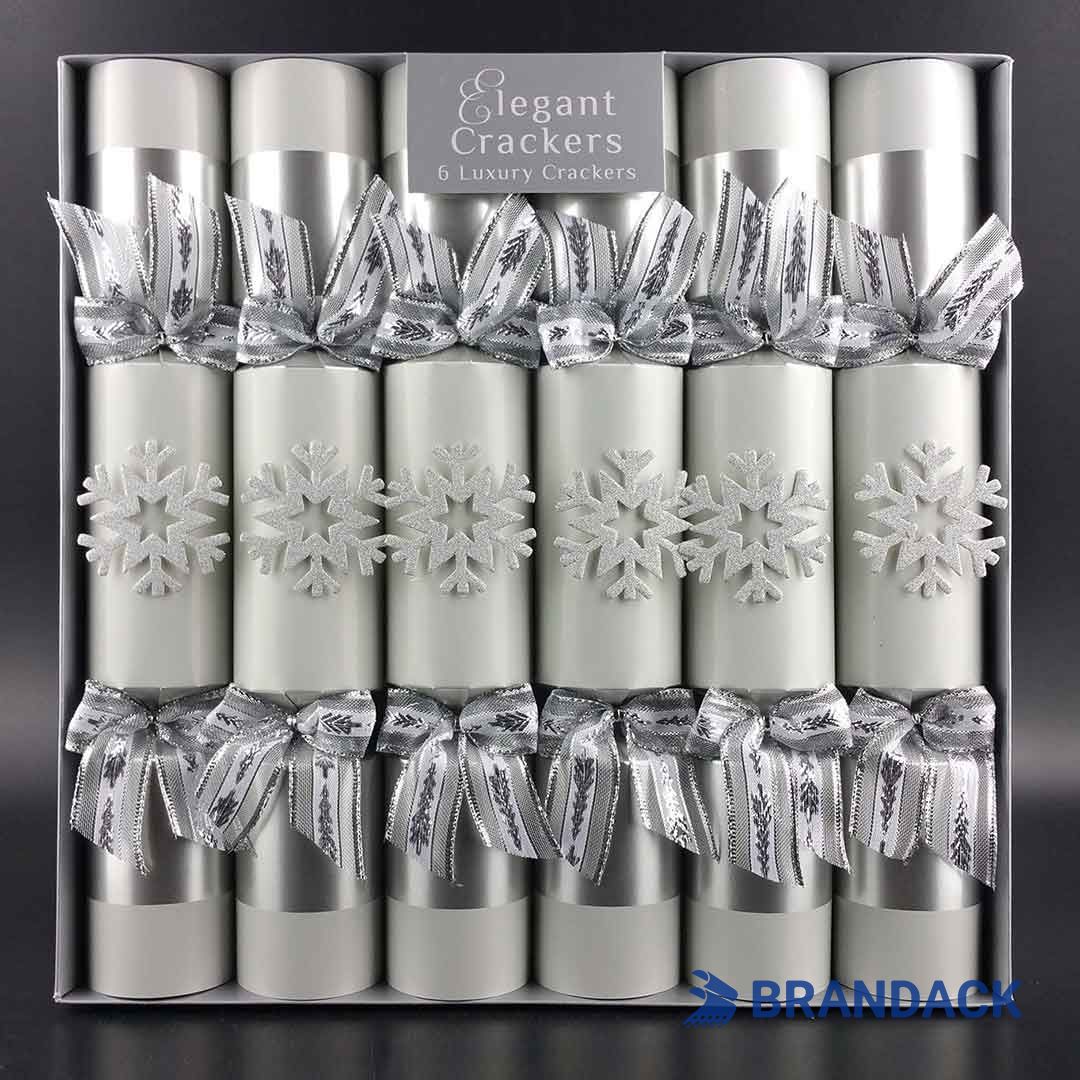 christmas pulling crackers