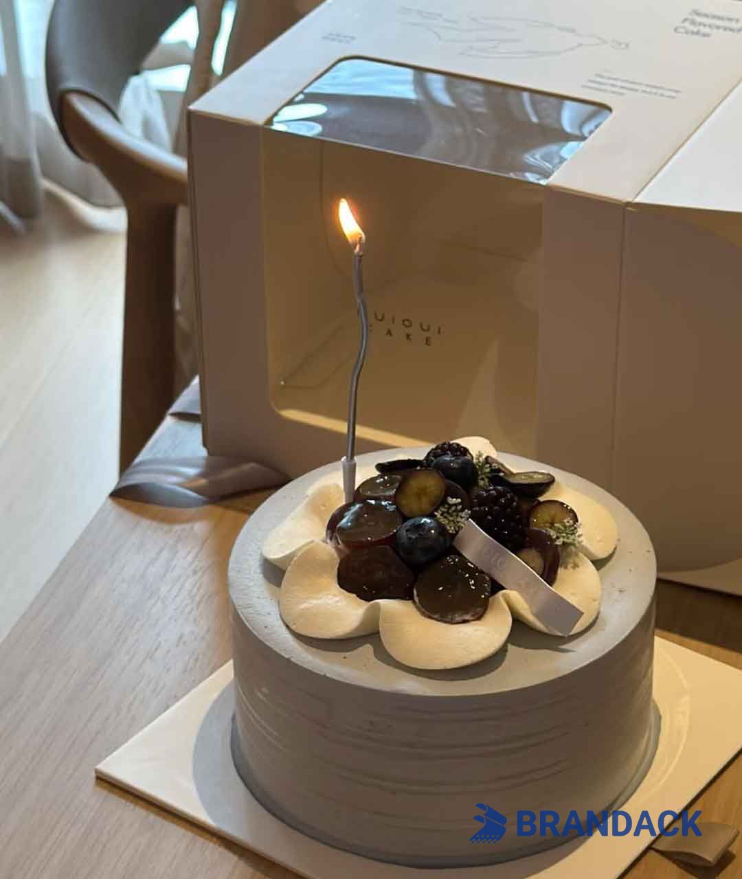 Custom Cake Boxes with Logo - Customised Cupcake Boxes Packaging