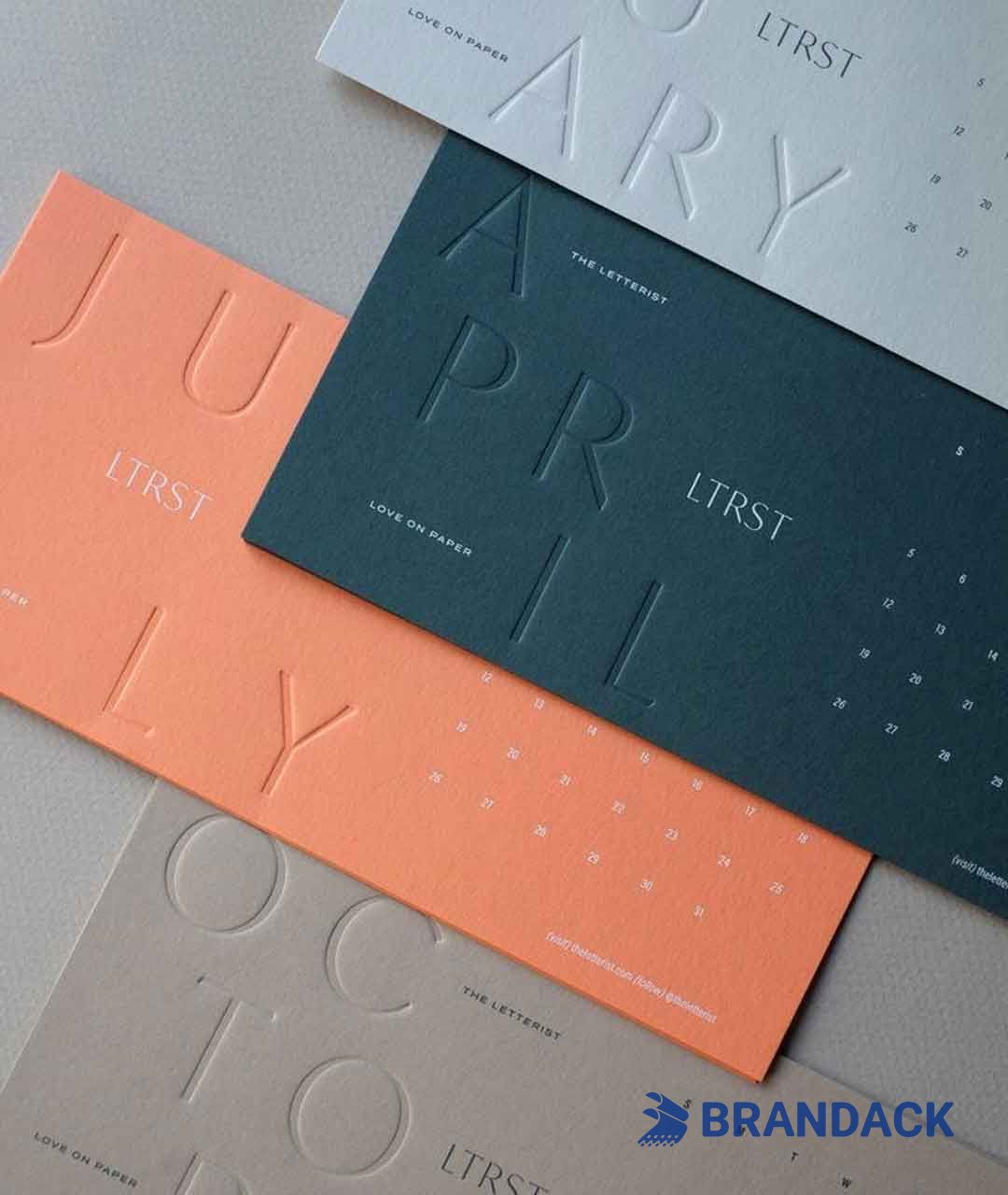 Custom Printed Good Embossed Gloss Business Cards to Stand Out