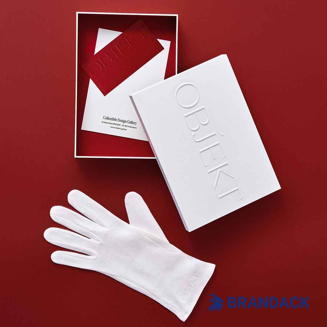 Custom Printed Good Embossed Gloss Business Cards to Stand Out