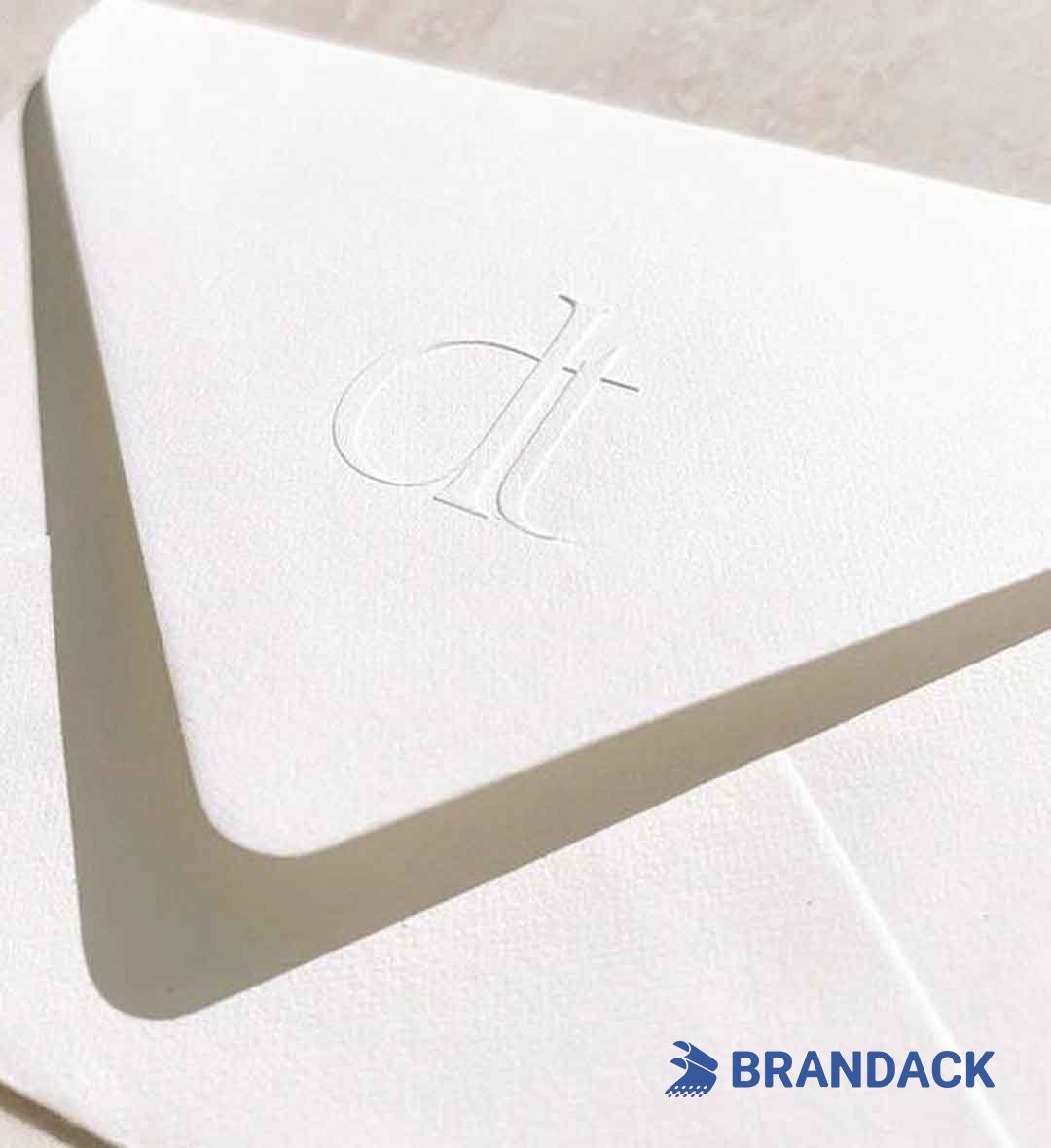 Custom Printed Good Embossed Gloss Business Cards to Stand Out