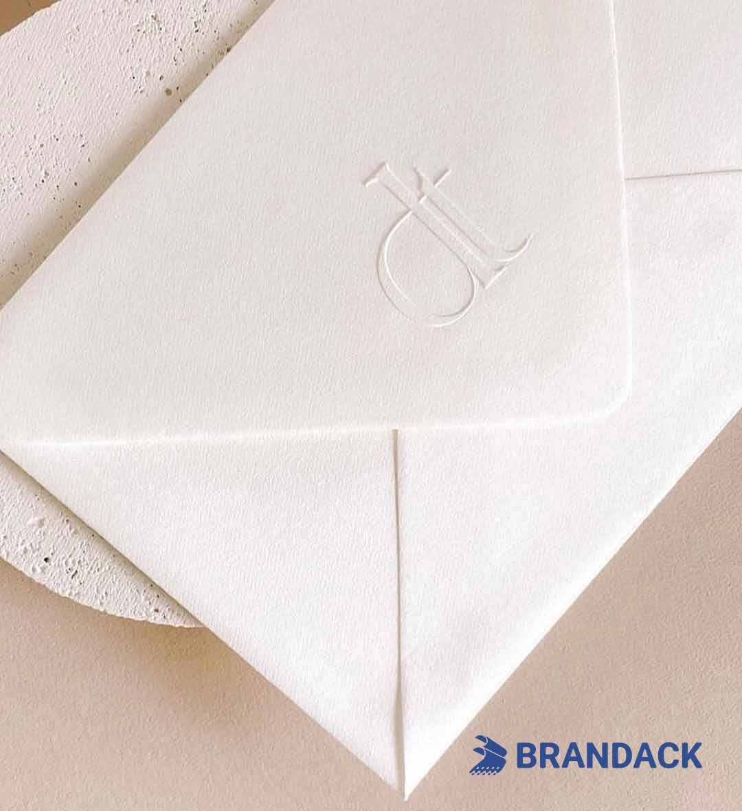 Custom Printed Good Embossed Gloss Business Cards to Stand Out