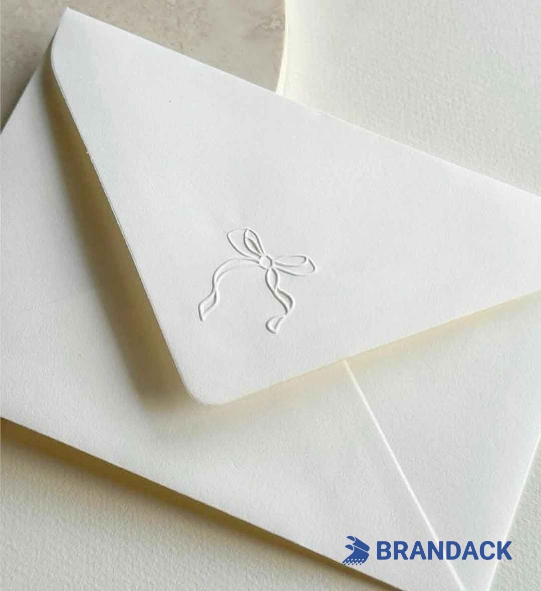 Custom Printed Good Embossed Gloss Business Cards to Stand Out