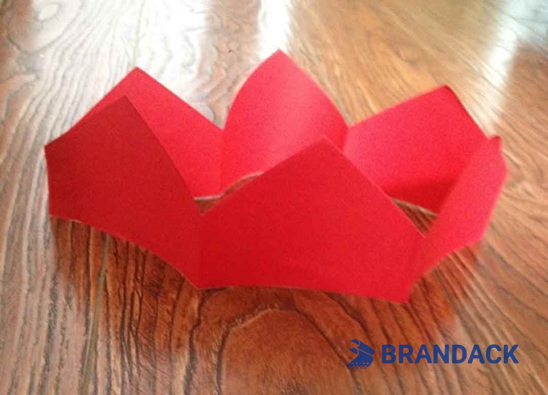Custom Non Plastic Christmas Crackers with Paper Crown and Gifts