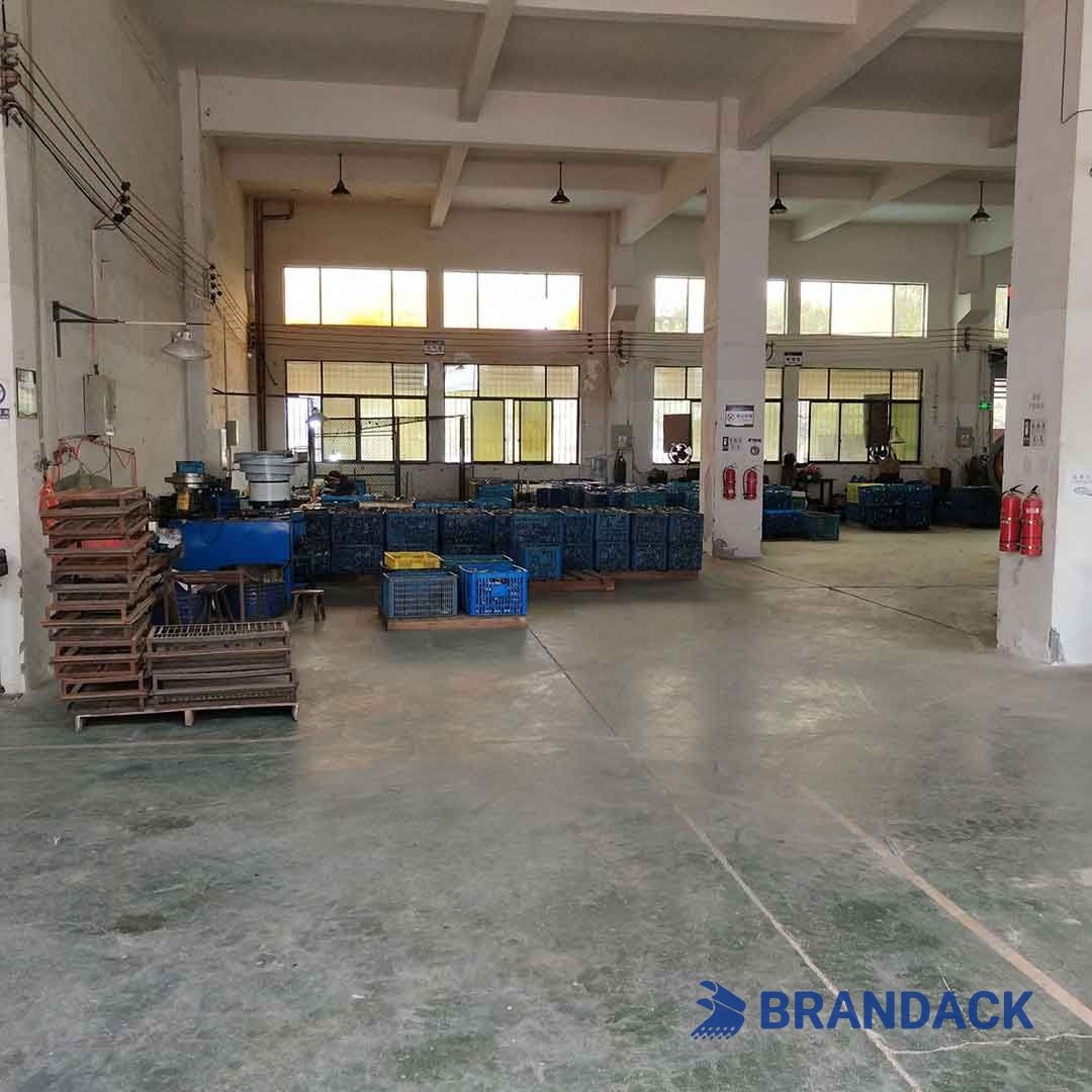 Wholesale Handheld Confetti Cannons at Low Price to Save Cost